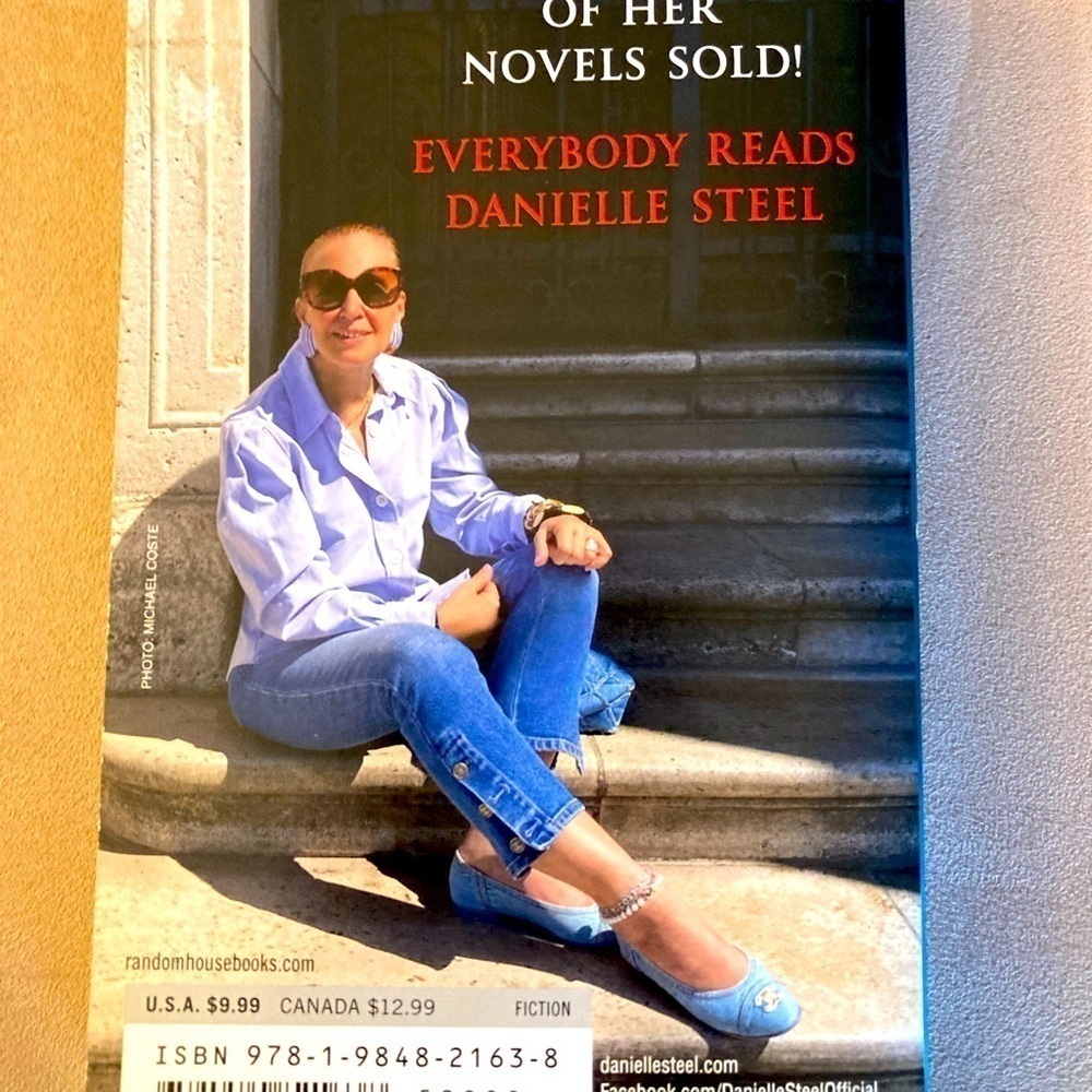 Danielle Steel bundle of two paperback books bestseller - Picture 5 of 5